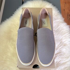 UGG - size 9, Sammy. New w/box